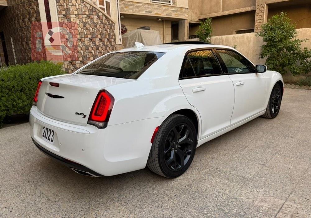 كرايسلر 300